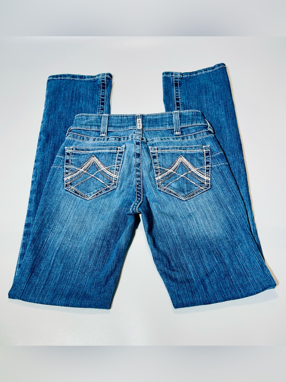 Ariat jeans Mid Rise Straight leg jeans stretchy women size 26 long / tall
